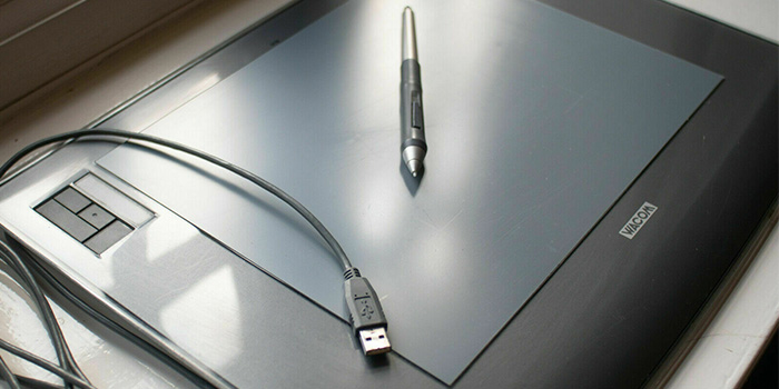 Wacom Intuos3 9 x 12-Inch USB Tablet–Metallic Gray
